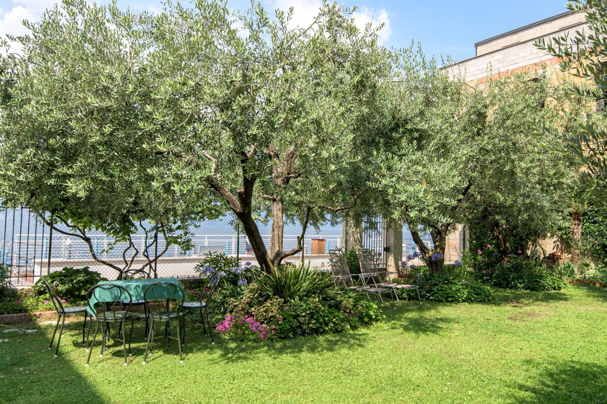 Residenza Di Prestigio In Riva Al Lago Marone Loft 外观 照片
